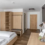 Zum Roten Haus 3*