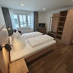 Zum Roten Haus 3*