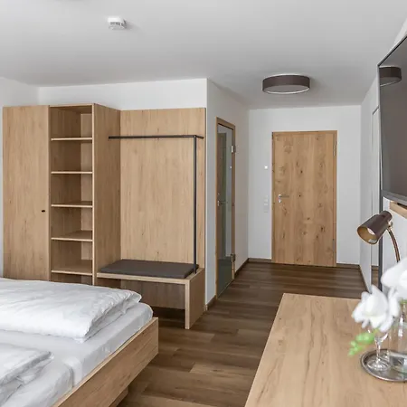 Zum Roten Haus 3*
